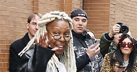 See more ideas about whoopi goldberg, tony awards, comedians. Whoopi Goldberg quitte les studios de l'émission de la ...