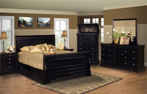 The elegant curves of this bedroom set create a stunning, and graceful bedroom environment. Black Bedroom Furniture Sets, Traditional California King ...