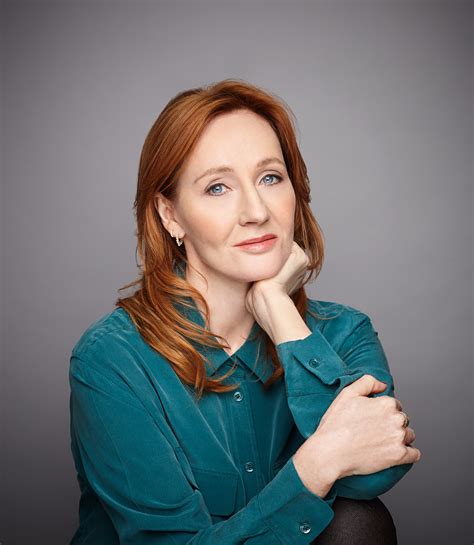 Rowling came under fire in early june 2020 for controversial tweets she posted about the transgender community. Nieuw kinderboek J.K. Rowling | Kidsweek
