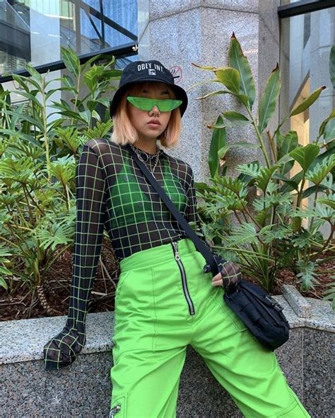 Neon 𝙣𝙚𝙤𝙣 Fashion Style 그리고 Outfit Neon Outfits Edgy Outfits