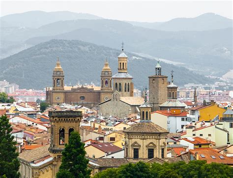 Y lo mejor, la comunicación tan rápida con carla y piedad. Antique Pamplona Apartments - Apartamentos turísticos gestionados por el Hotel Tres Reyes de ...