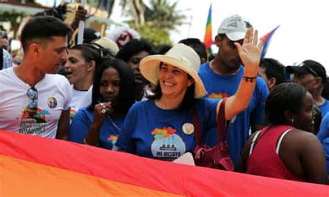 Cuban Same Sex Couples Wed In March For Lgbt Rights Led By Castros
