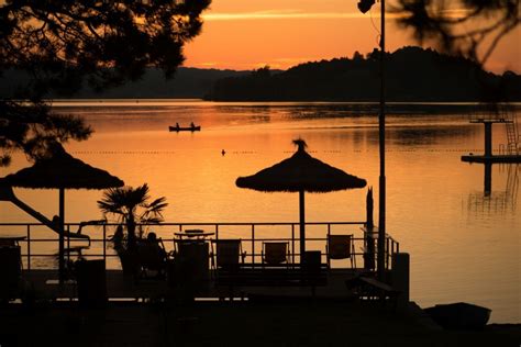 The apartment was even prettier in person and extremely comfortable for our family of four. LIDO Beach&Burger in Murnau am Staffelsee | Restaurant ...