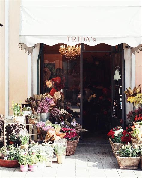 Stumbled Upon The Cutest Little Flower Shop Ever In Milan 🌸 Flower