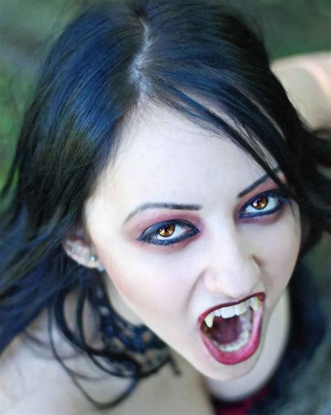 Pin By Petyr Lz On Beauty That Bites Female Vampire Vampire Girls