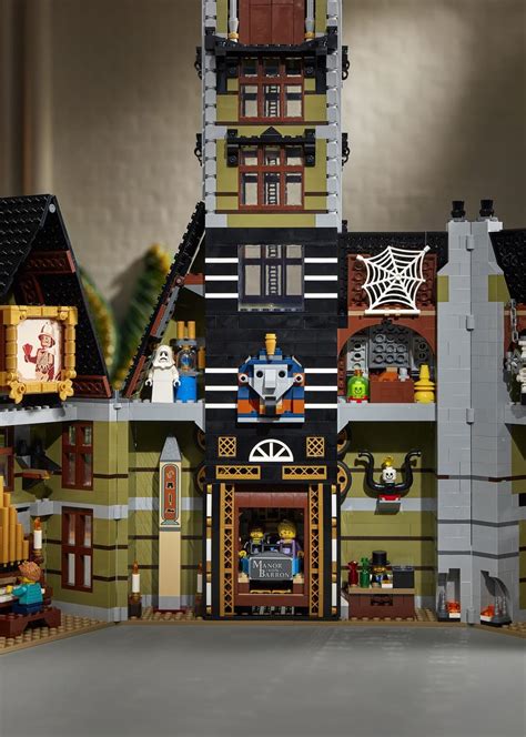 Lego Haunted House Adds Another Amusement Park Classic To Its