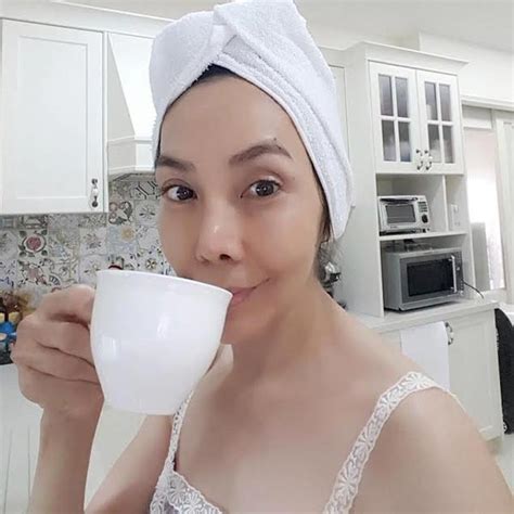 หลังจากที่ น้ำตาล ณัชชา ลูกสาวคนสวยของ ตั๊ก มยุรา ได้ออกมา. ตั๊ก มยุรา เวอร์ชั่นหน้าสด ไม่มีเมคอัพ ไม่มีผมม้า ไม่มีปาก ...