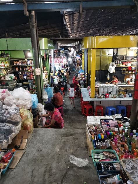 Shops And Stalls Inside The Greenhills Shopping Center Editorial Stock