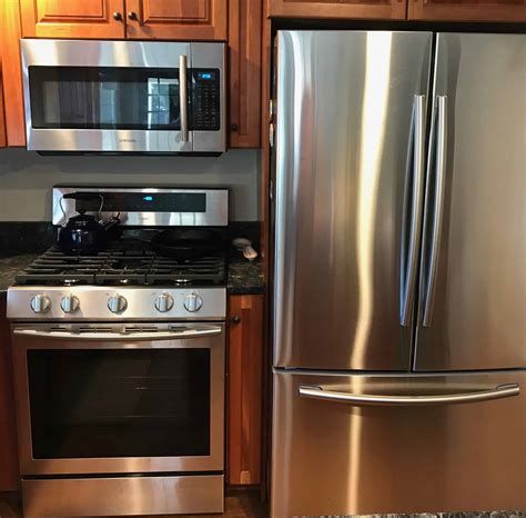 If you are dealing with water stains on appliances check out this easy tip on how to remove water stains from stainless steel. How to Clean Stainless Steel Appliances Without Streaking ...