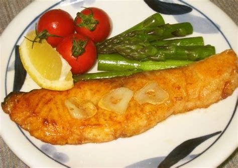 How much do you know about salmon with meuniere sauce? Pan-Fried Salmon with Butter Recipe by cookpad.japan - Cookpad