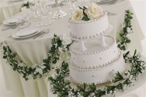 But in any wedding, the flowers set the tone, add color and fragrance, and are one of the things that the guests really remember. What Fresh Flowers Are Safe to Put on Cakes? (with ...
