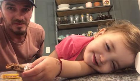 Youtube Viral Usó La Magia Para Hacer Dormir A Su Hija