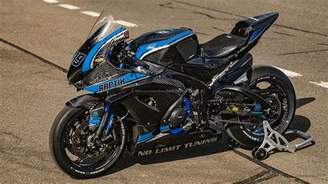 Track Only Suzuki Gsx R 1000 R Joins The Carbon Fiber Superbike Club