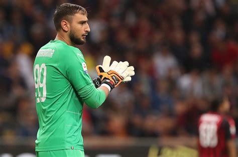 Ac milan's teenage goalkeeper gianluigi donnarumma has extended his contract with the club until 2021. Milan 2018/2019: Players salary chart | Rossoneri Blog ...