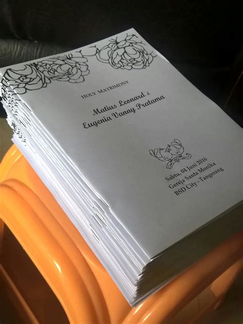 Dan karena sejak menjadi organis gereja gw lebih menghayati lagu liturgi dalam misa akhirnya gw mencari pastur yang (istilahnya) liturgis banget. Mr and Mrs Leonard: DIY Wedding Stuffs : Buku Misa ...