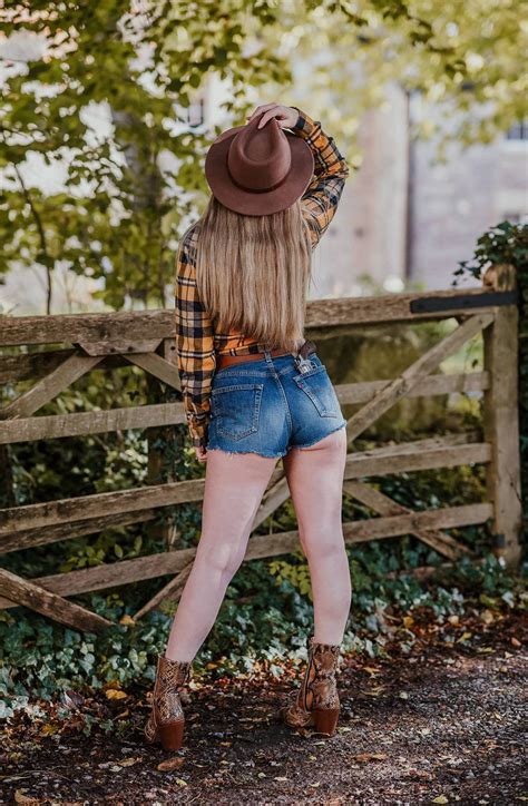A Country Girl Halloween Ford La Femme Country Girls Halloween Girl Fashion