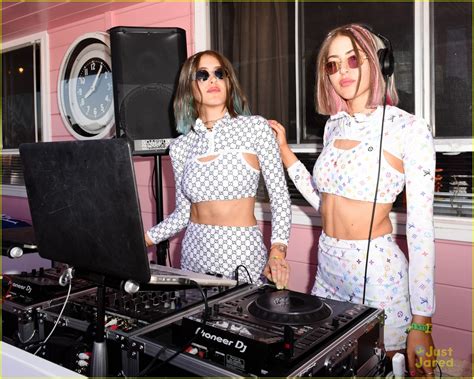 Charli Xcx Kicks Off Coachella Day One At Poolside Party See The Pics