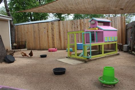 You can download or print now this coloring pages of in 600x600 resolution and 88.50 kb. A colorful hen house! | Chicken diy, Diy chicken coop, Coops