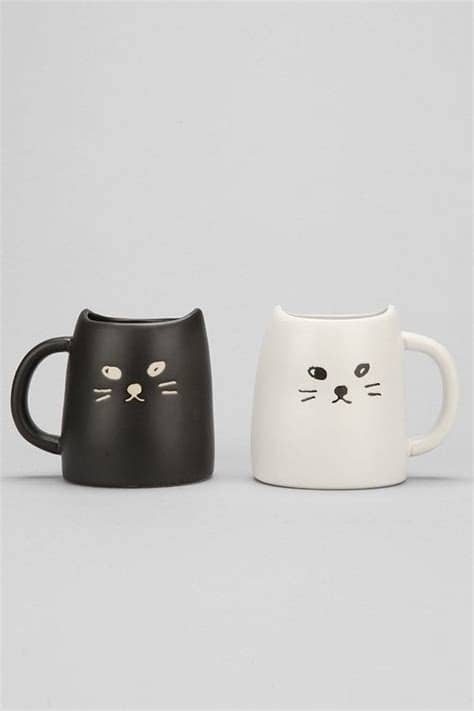 This simple cat lover's design will easily be a great addition to personalized and clean looking environment. Mug Set ($38) | Home Decor Gifts For Cat-Lovers | POPSUGAR ...