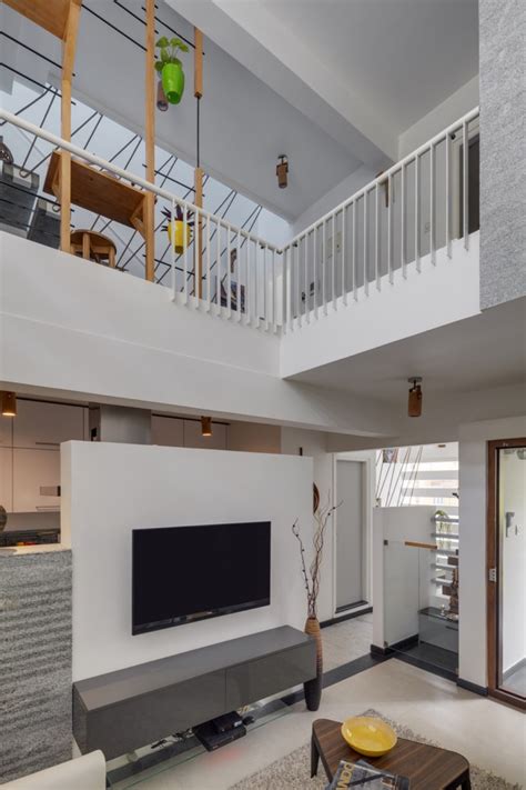 Desain rumah ini dibuat untuk salah satu tukang kami yang bekerja di proyek astudio, hendak membangun rumah diatas lahan yang relatif mungil yaitu 5x7m atau 35m2 untuk keluarga kecilnya. Desain Rumah Empat Lantai Minimalis di India dengan Lahan ...