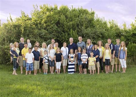 5 out of 5 stars. Family color combos | Large family pictures, Big family ...