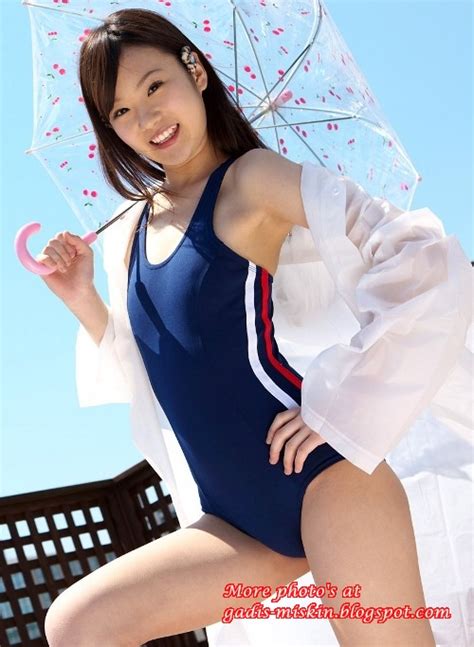 Kana Yuuki Dengan Bikini Biru Sexy Galery Foto Hot Sexy Narsis