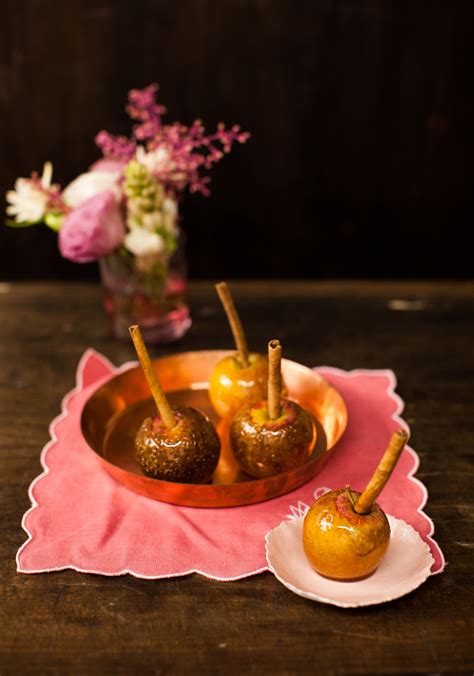 O dia dos namorados, que se celebra a 14 de fevereiro, está a chegar. Cozinha A Dois:: Maçã do amor feita em casa para o Dia dos ...