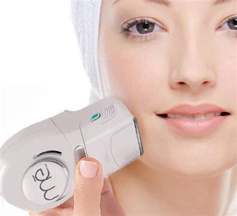 Traditionally, people have used a variety of methods to remove facial hair, including plucking, waxing, mechanized epilation and shaving. Facial Hair Removal Techniques | Laser Hair Removal