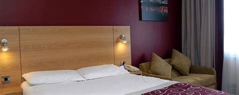 Read reviews and book securely on this website. Hotel Jurys Inn Custom House Dublin, Dublín