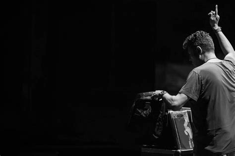 Coccoluto ceramiche affianca il cliente dalla scelta dei prodotti più adatti alle sue esigenze al progetto, dall'acquisto alla realizzazione: Claudio Coccoluto: alla fine di tutto resterà la musica ...