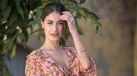 Hazal Kaya Ekranlara Geri D N Yor Dizideki Partneri Belli Oldu