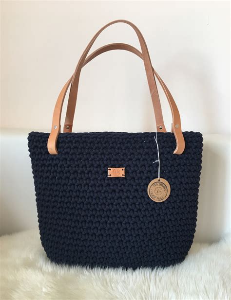 Háčkovaná kabelka s koženými doplňky - tmavě modrá / Zboží ...