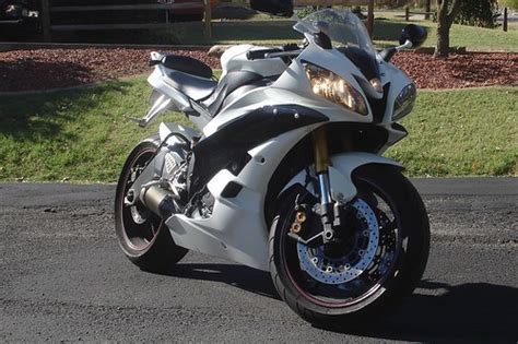 Never rode the cbr, but a guy i know now had an 05 cbr6 (never knew him when he had it) and he loved it. New rider... ZX6R vs R6 vs GSXR600 vs CBR600RR ? SRS ...