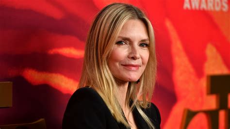 Michelle Pfeiffer Natural Hottie She Poses Without Makeup For A Very Special Occasion