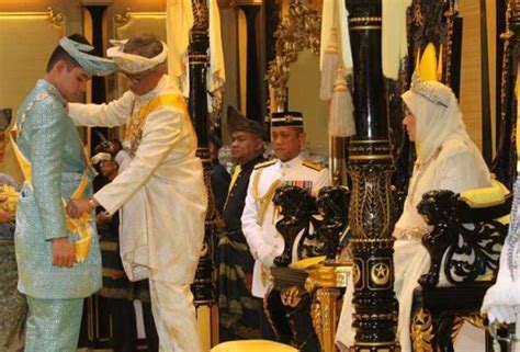 The specialists have given an explanation to the (pahang) royal council (on sultan ahmad's health condition) yesterday, he told journalists when. Tengku Hassanal dimasyhur Tengku Mahkota, Pemangku Raja ...