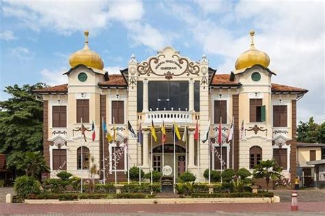 Istana kesultanan melaka ini merupakan sebuah replika istana sultan mansur shah yang memerintah melaka dari 1456 hingga 1477. 49 Bangunan Bersejarah Di Malaysia Yang Menarik | Jom ...