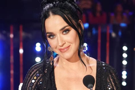 Katy Perry Gets Booed On American Idol For Telling Contestant To Go Easy On The Glitter