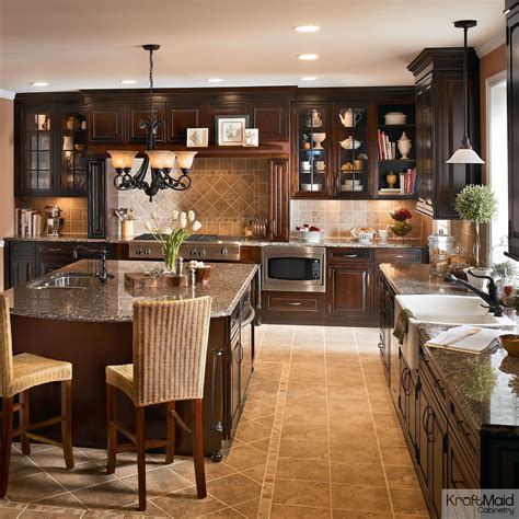 This Warm Traditional Kitchen Is Perfect For Friendly Get Togethers