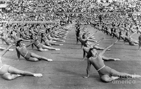 Soviet Union Gymnasts Photograph By Granger Pixels