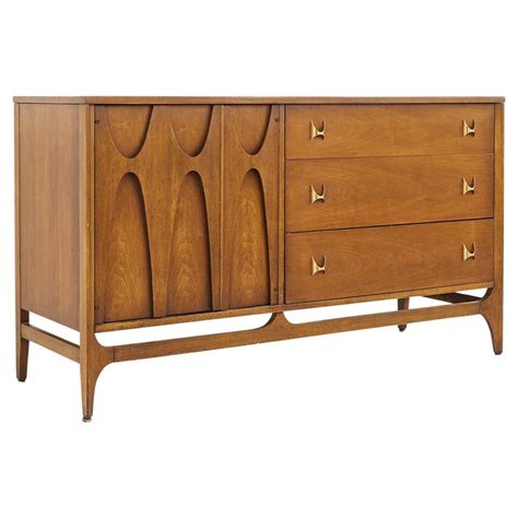 Sculptured Front Mid Century Walnut Credenza By Broyhill At 1stdibs