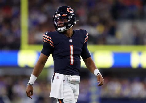 Fans React To Justin Fields Calling Out Bears Coaching Staff The Spun