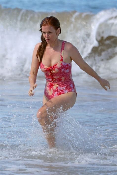 Isla Fisher Shows Off Her Sexy Body In A Swimsuit New Photos