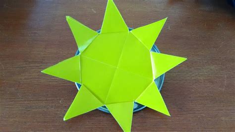 Keindahannya berasal dari seludang bunganya yang berwarna cerah dan menarik perhatian karena tumbuh dengan rimbunnya. Contoh Gambar Kolase Bunga Matahari Dari Kertas Origami ...