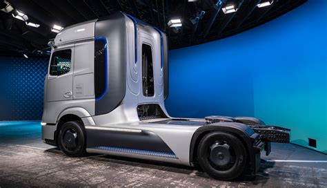 Daimler Setzt Auf Batterie Wasserstoff Lkw Bilder Video Ecomento De