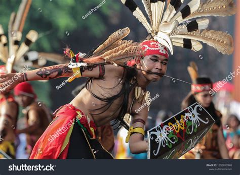 Jakartaindonesia April Dayak Tribe Foto Stok