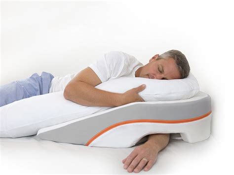 Wool body pillows are comfortable to sleep with, and also keep the back and spine aligned, regardless of your sleep position. This High-End Pillow Claims To Help With Heartburn ...