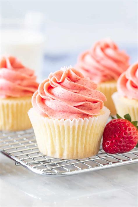 Fluffy Vanilla Cupcakes Strawberry Buttercream Individual Cakes Hot Sex Picture