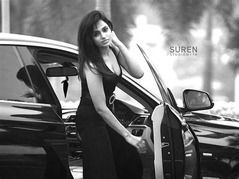 Ramya Pandiyan Shared Her Black Dress Photos In Instagram Ramya
