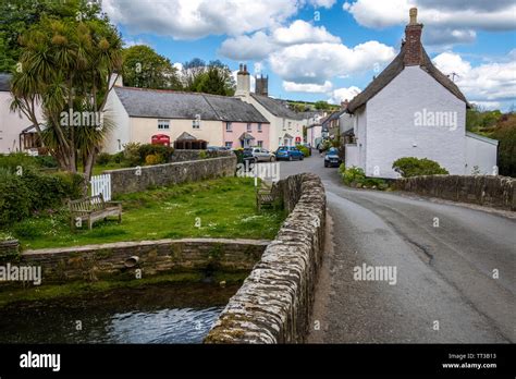 Pretty Stream And Cottages South Pool Devon Stock Photo Alamy