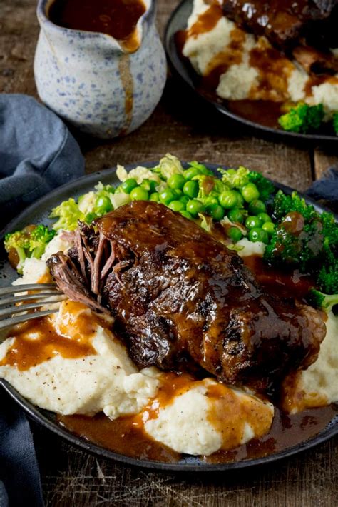 Slow Cooker Beef Short Ribs With Rich Gravy Nickys Kitchen Sanctuary